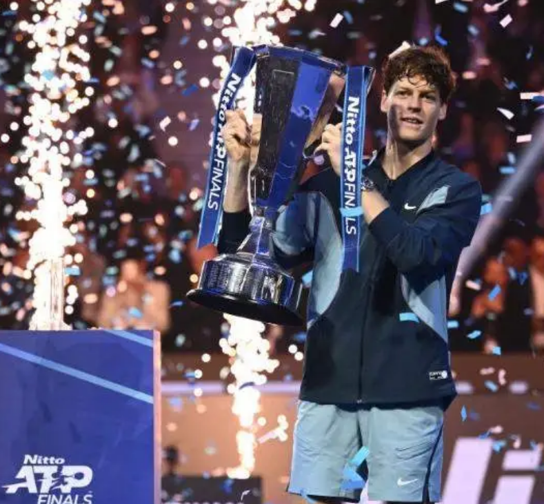 关于辛纳复出首秀出彩，巴黎圣日耳曼主场鏖战国际米兰，豪取18连胜的信息